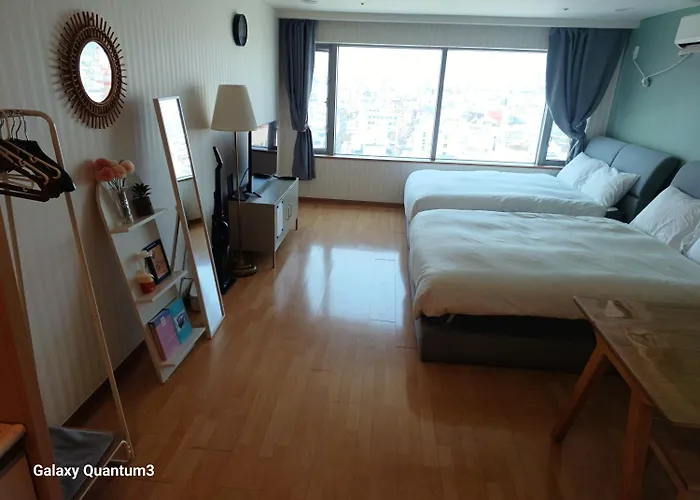 Hongdae Guesthouse4 - 1min From Hongik Uni Station Exit #1 *