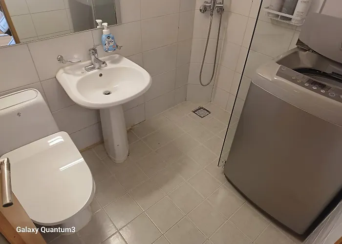 Hongdae Guesthouse4 - 1min From Hongik Uni Station Exit #1